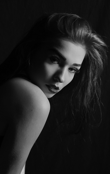 one light face photo with Rembrandt lighting